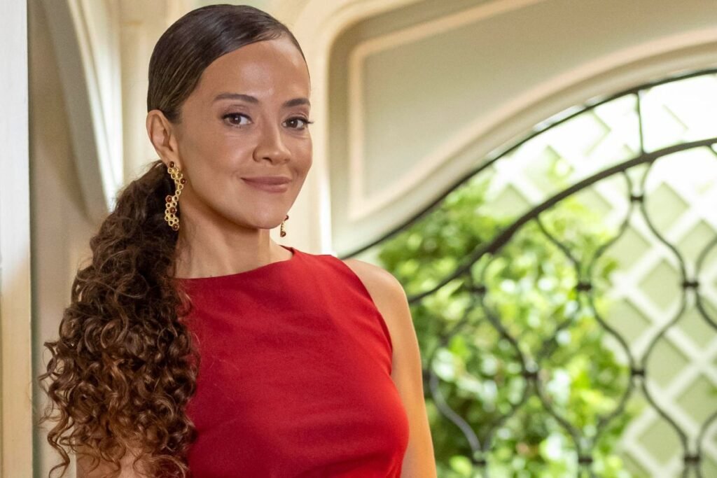 Aline Borges como Tânia em Dona de Mim
