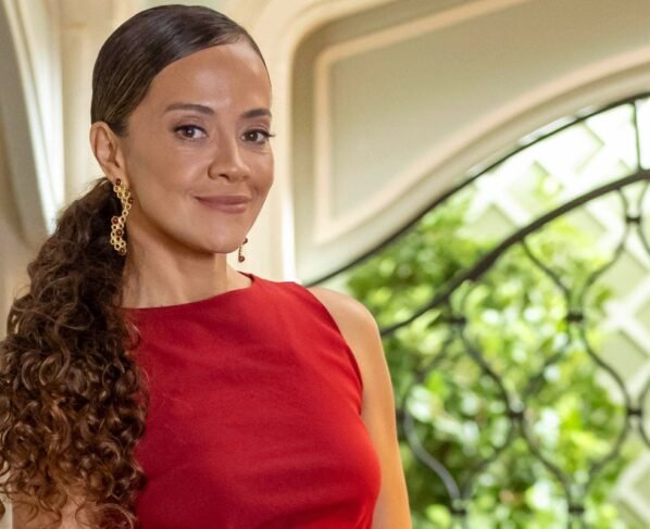 Aline Borges como Tânia em Dona de Mim